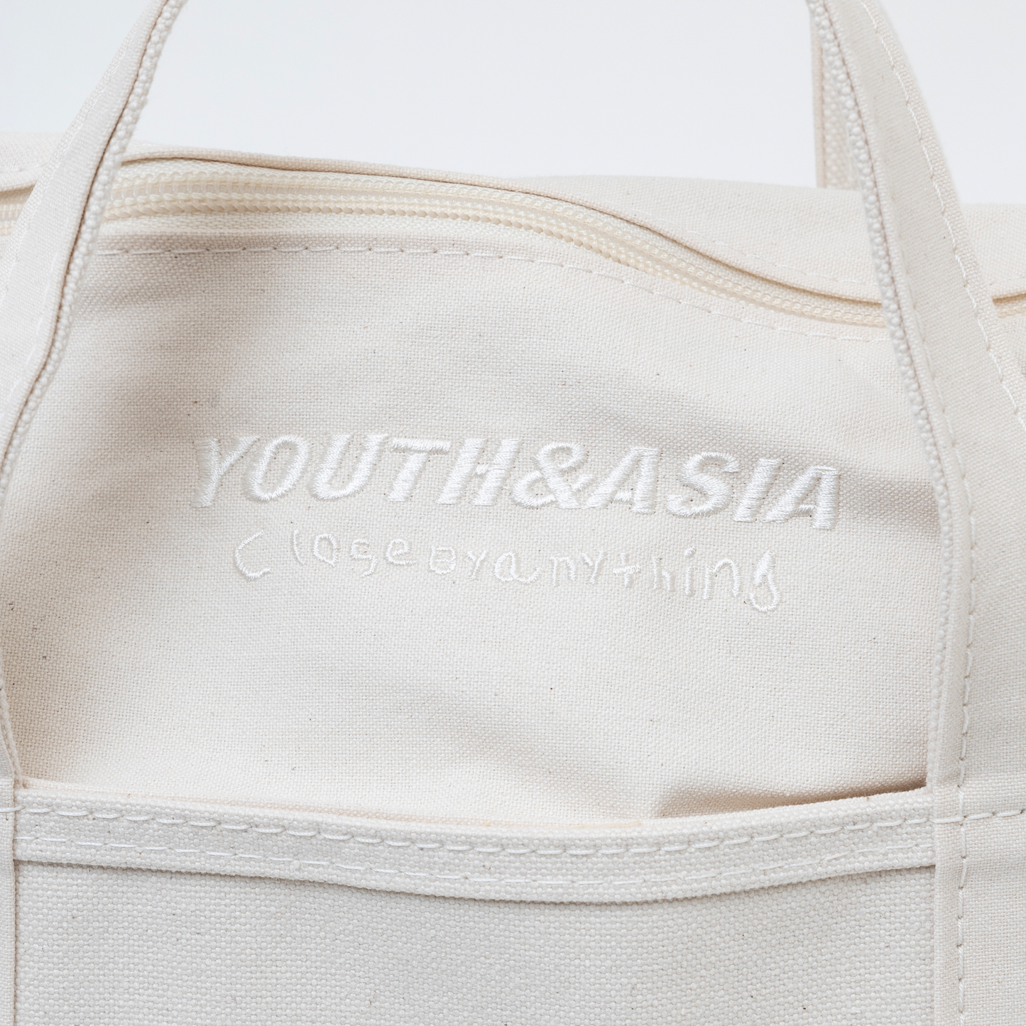 Y&A GRID ZIP TOTE