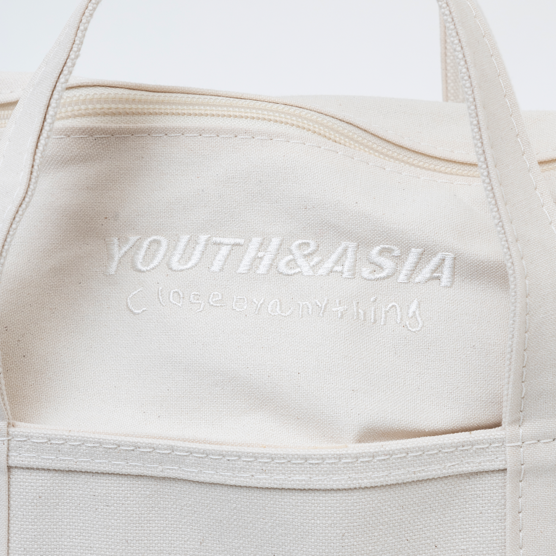Y&A GRID ZIP TOTE